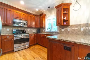 1004 Maple St, Rocky Hill, CT 06067 - Photo 7