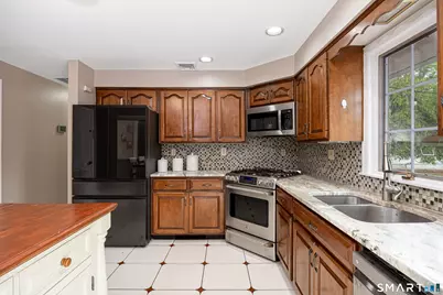 124 Pasadena Avenue, Stratford, CT 06614 - Photo 5