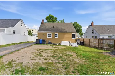 35 Woodstock Street, Hartford, CT 06112 - Photo 23