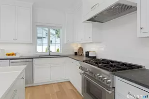 16 Old Stamford Rd, New Canaan, CT 06840 - Photo 13