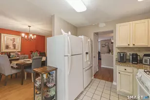 11 Mannions Ln, Danbury, CT 06810 - Photo 5
