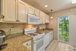 11 Mannions Ln, Danbury, CT 06810 - Photo 3