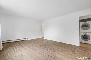 557 Glendale Ave, Bridgeport, CT 06606 - Photo 15