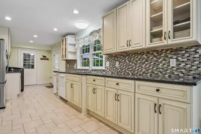 40 Comstock Hill Avenue, Norwalk, CT 06850 - Photo 3
