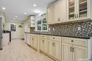 40 Comstock Hill Ave, Norwalk, CT 06850 - Photo 3