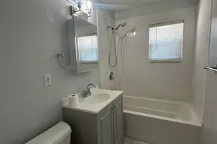199 Dupont Pl, Bridgeport, CT 06610 - Photo 5