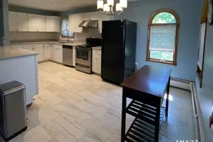 21 Mcdermott Cir, Hamden, CT 06518 - Photo 3