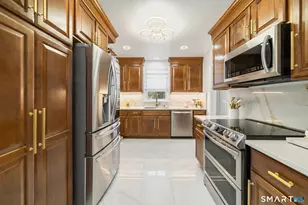 18 Fairlea Ave, Stratford, CT 06614 - Photo 9