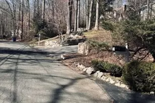 21 Wicks Manor Dr, Danbury, CT 06810 - Photo 1