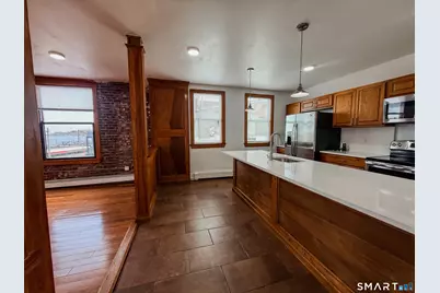 18 Bank Street, New London, CT 06320 - Photo 1