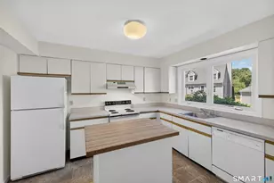 36 W Village Ct, Branford, CT 06405 - Photo 5