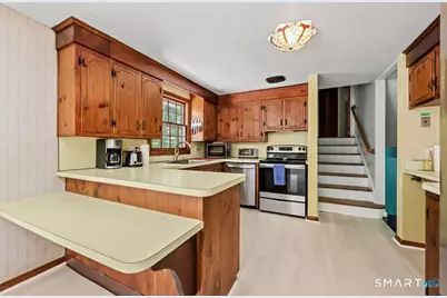 18 Foxridge Lane, Avon, CT 06001 - Photo 9