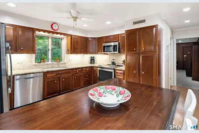 20 Round Hill Drive, Stamford, CT 06903 - Photo 9