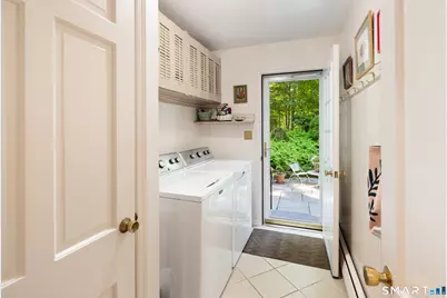 20 Round Hill Drive, Stamford, CT 06903 - Photo 11