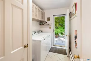 20 Round Hill Dr, Stamford, CT 06903 - Photo 11