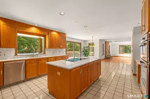 732 Den Rd, Stamford, CT 06903 - Photo 13
