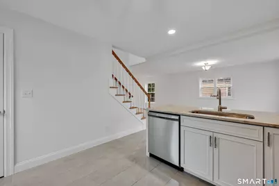 39 Robbins Avenue, Newington, CT 06111 - Photo 9