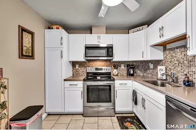111 Dekoven Drive #609, Middletown, CT 06457 - Photo 5