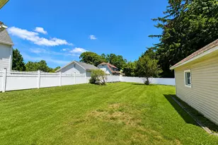 195 Montowese Ave, North Haven, CT 06473 - Photo 15