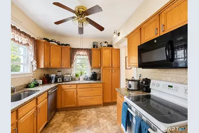 195 Montowese Avenue, North Haven, CT 06473 - Photo 3