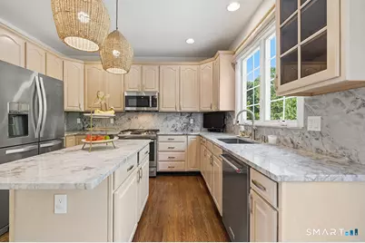 35 Lilac Lane, Danbury, CT 06810 - Photo 9