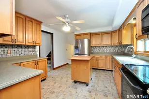 22 Jeffrey Ln, Newington, CT 06111 - Photo 5