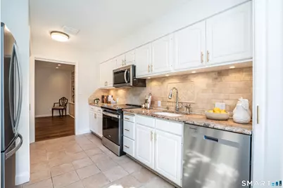 799 Prospect Avenue #A5, West Hartford, CT 06105 - Photo 7