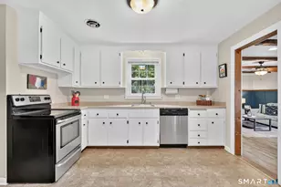 33 Brent Rd, Manchester, CT 06042 - Photo 11