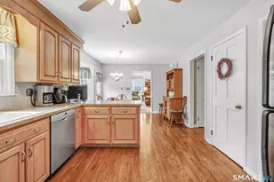 460 Stonehouse Rd, Trumbull, CT 06611 - Photo 9