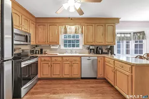 460 Stonehouse Rd, Trumbull, CT 06611 - Photo 7