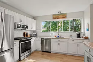85 Viscount Dr, Milford, CT 06460 - Photo 15