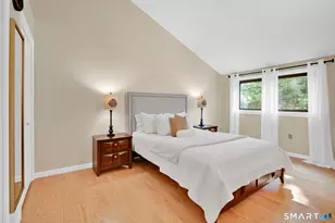19 E Greenbriar Dr, Farmington, CT 06032 - Photo 17