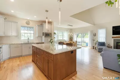 2 Iris Court, Cromwell, CT 06416 - Photo 5