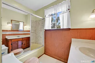 39 Woodbine Cir, Bridgeport, CT 06606 - Photo 25