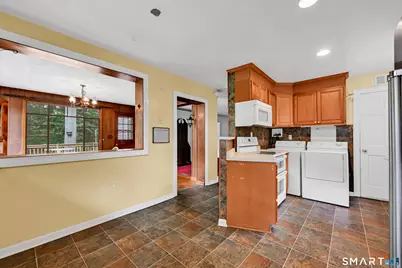 39 Woodbine Circle, Bridgeport, CT 06606 - Photo 11