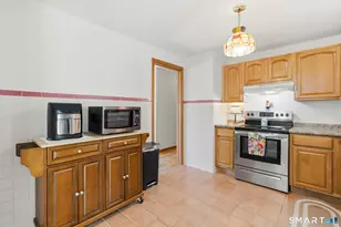 39 Putnam St, Newington, CT 06111 - Photo 13