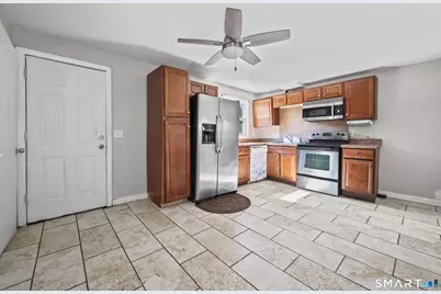 69 Sunshine Circle, Bridgeport, CT 06606 - Photo 5