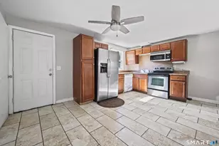 69 Sunshine Cir, Bridgeport, CT 06606 - Photo 5