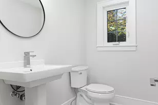 42 Poe Ct, Fairfield, CT 06825 - Photo 5