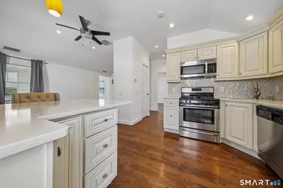 10 Wells Avenue, Stamford, CT 06902 - Photo 17