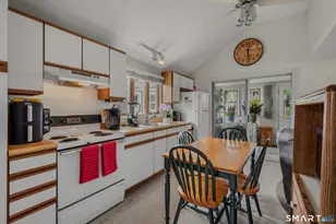 8 & 10 Swan Ave, Old Lyme, CT 06371 - Photo 15
