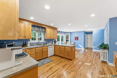 29 Narragansett Trail, Newtown, CT 06482 - Photo 9