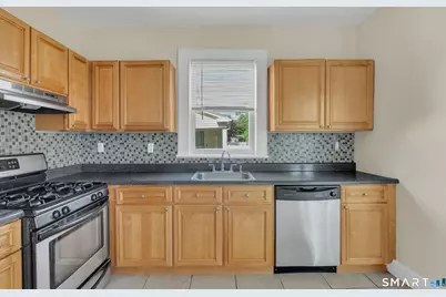 215 Overland Avenue, Bridgeport, CT 06606 - Photo 19