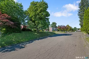 4 Francis Rd, Danbury, CT 06810 - Photo 27