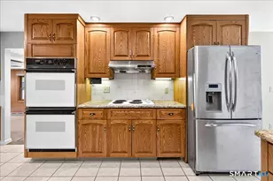 193 Dessa Dr, Hamden, CT 06517 - Photo 15