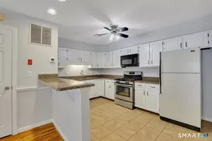 204 Ashmead Cmns, Enfield, CT 06082 - Photo 9