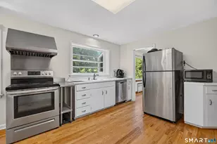 659 W Woods Rd, Hamden, CT 06518 - Photo 9