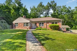 659 W Woods Rd, Hamden, CT 06518 - Photo 1