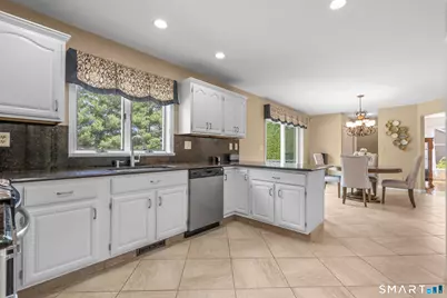 32 Justine Drive, North Haven, CT 06473 - Photo 9