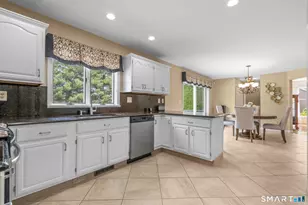 32 Justine Dr, North Haven, CT 06473 - Photo 9